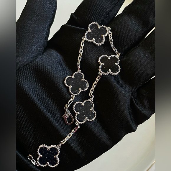 Elegant Silver and Black Flower Bracelet - Picture 1 of 1